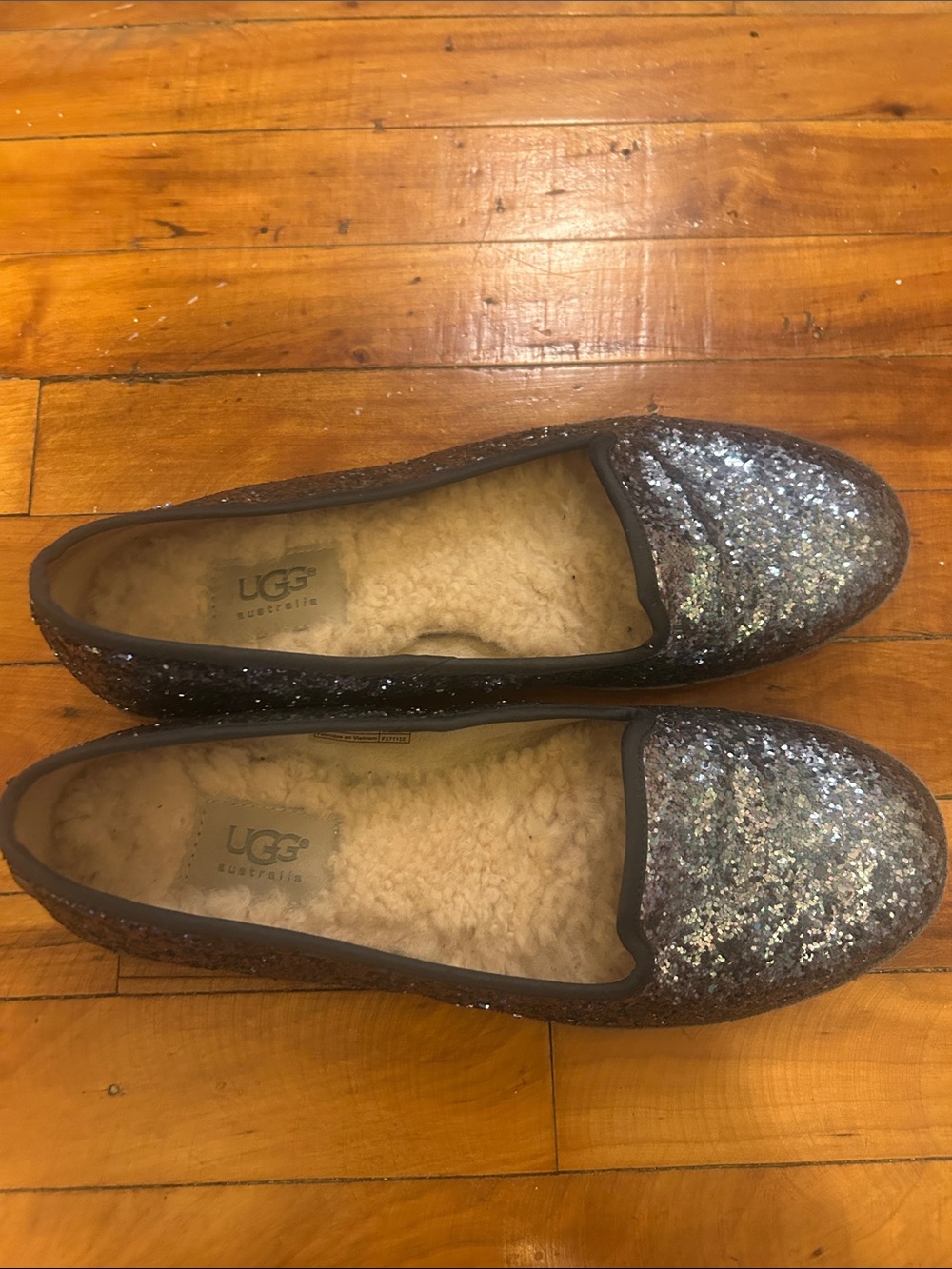 UGG‎ Australia Blue Glitter Alloway Genuine Sheepskin Lined Flats Size 7.5